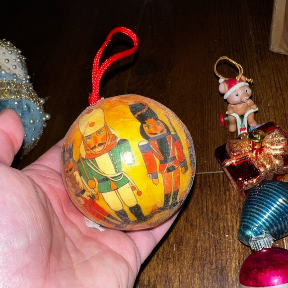 Vintage Set Of 7 Various Holiday Christmas Ornaments - Picture 9 of 16